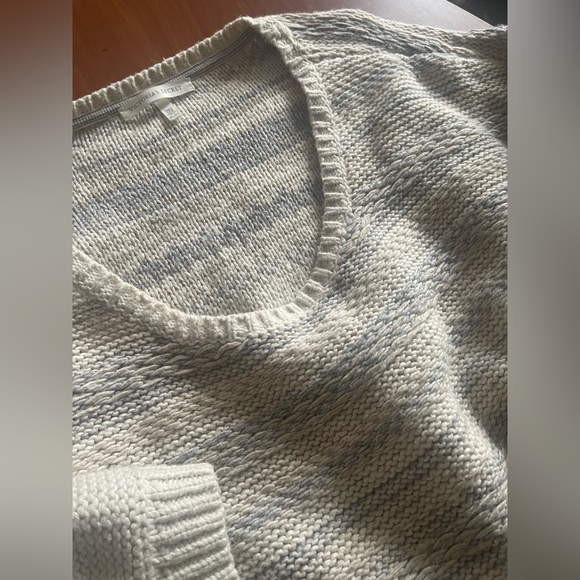 Victoria's Secret Cream V-Neck Sweater - Picture 3 of 6